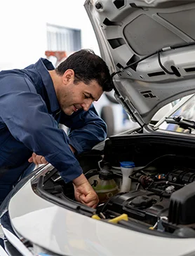 Flex-E-Rent-technician-at-work